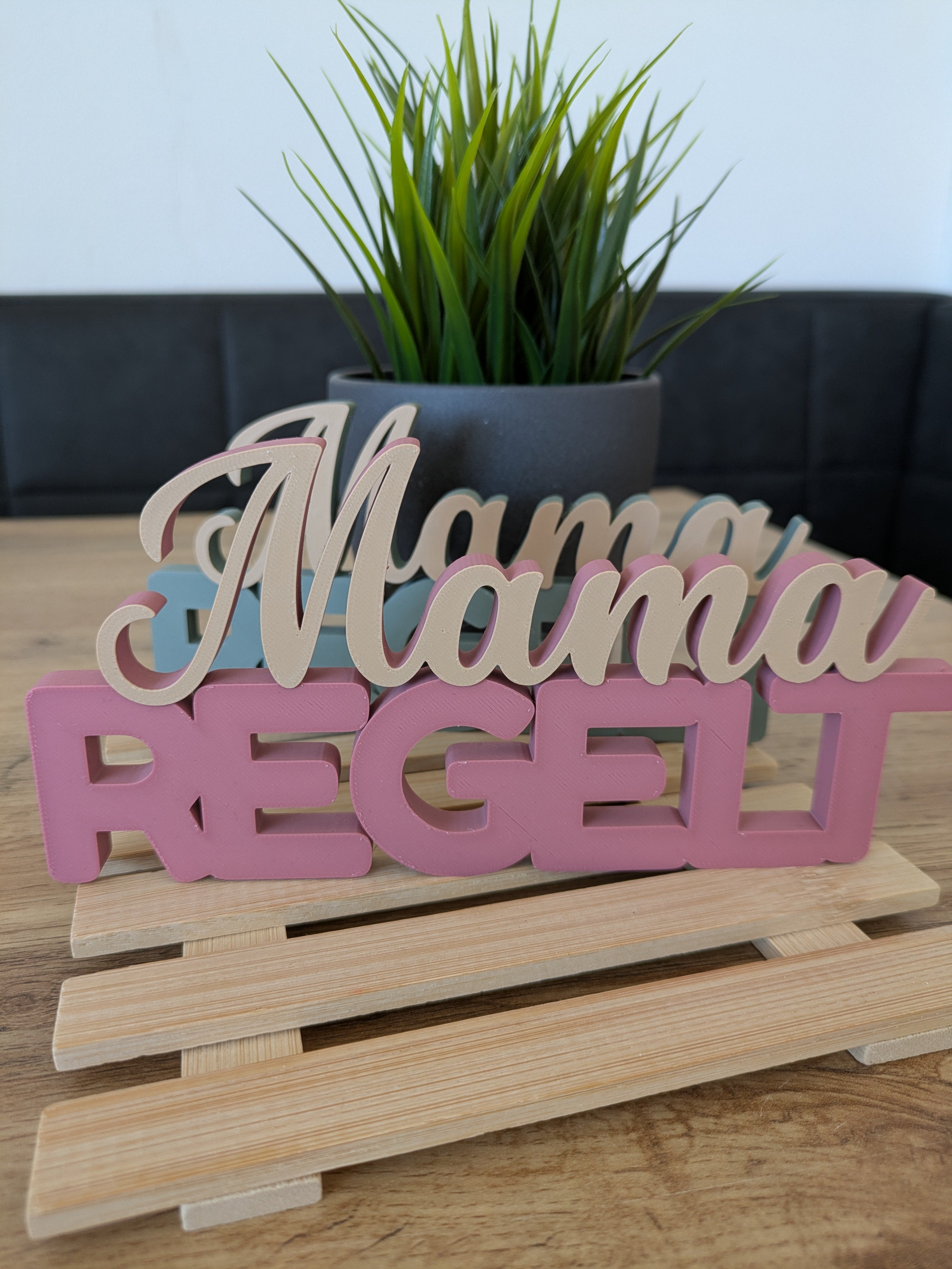Deko-Schriftzug "Mama regelt" zum Hinstellen oder Aufhängen