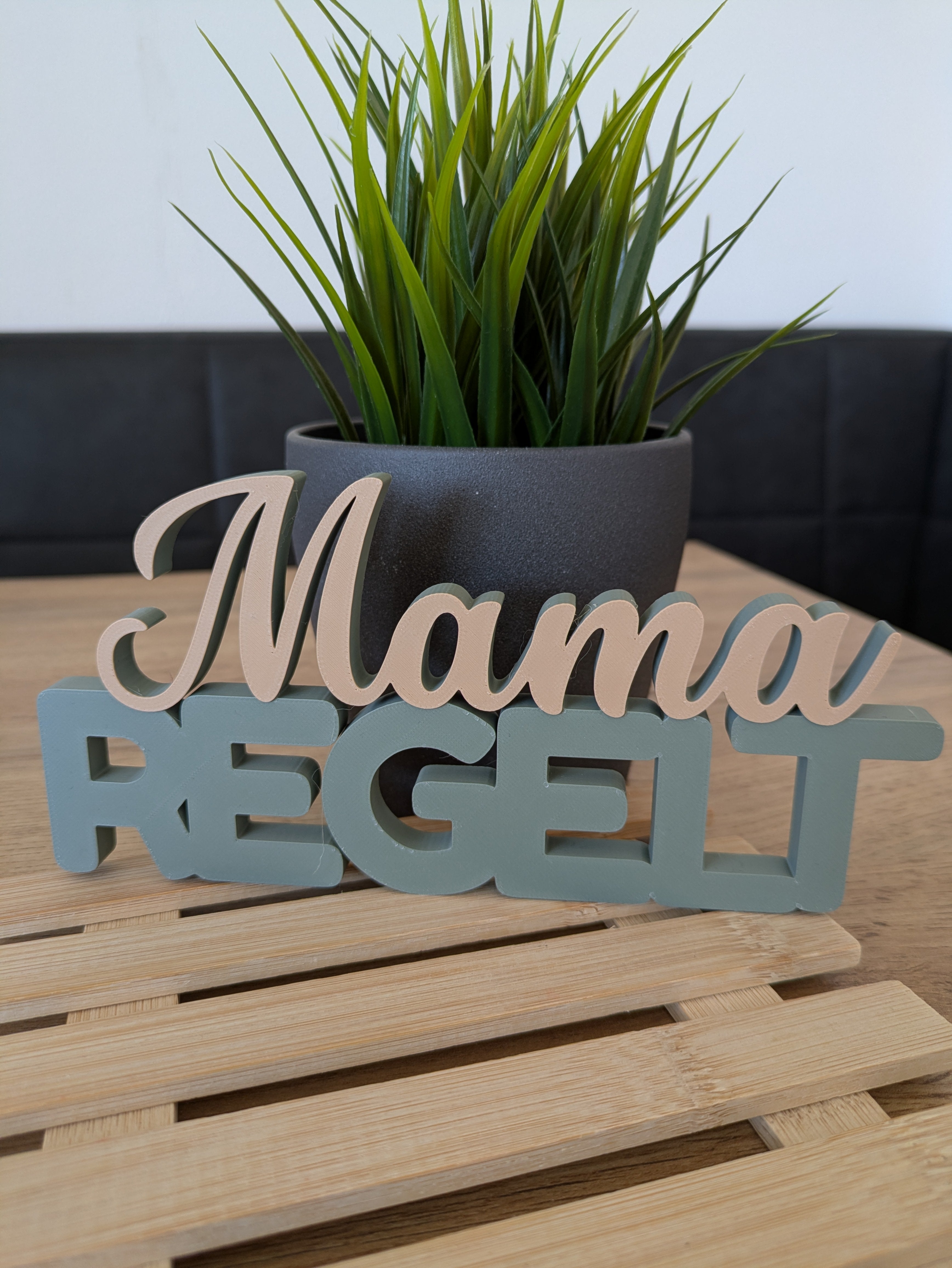 Deko-Schriftzug "Mama regelt" zum Hinstellen oder Aufhängen