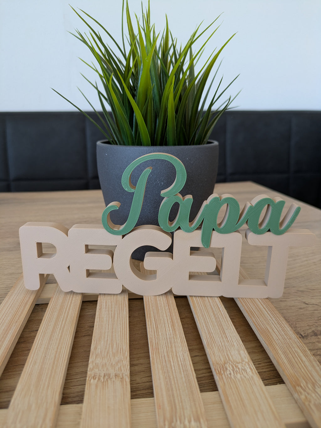 Deko-Schriftzug "Papa regelt" zum Hinstellen oder Aufhängen