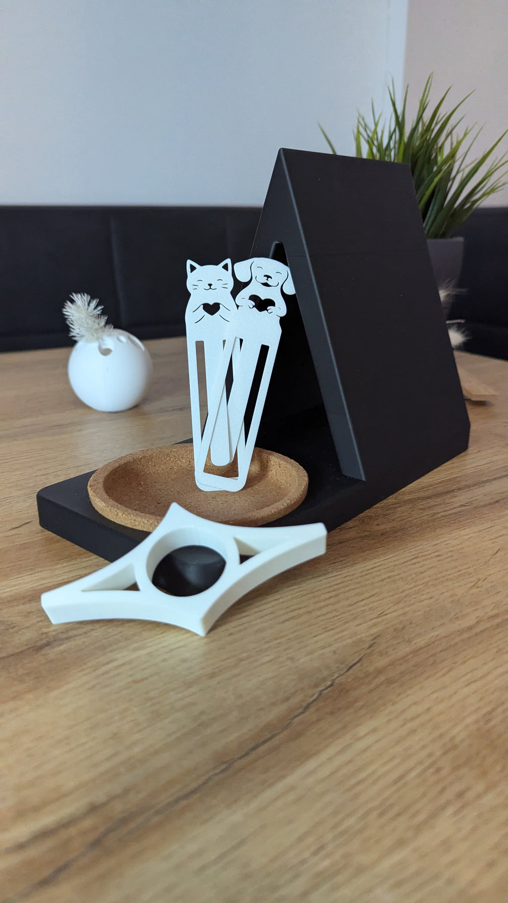 Buchstütze mit Tassenablage • 3D-gedruckter Book Stand Set • inkl. Seitenhalter & Lesezeichen • Geschenk für Leseratten