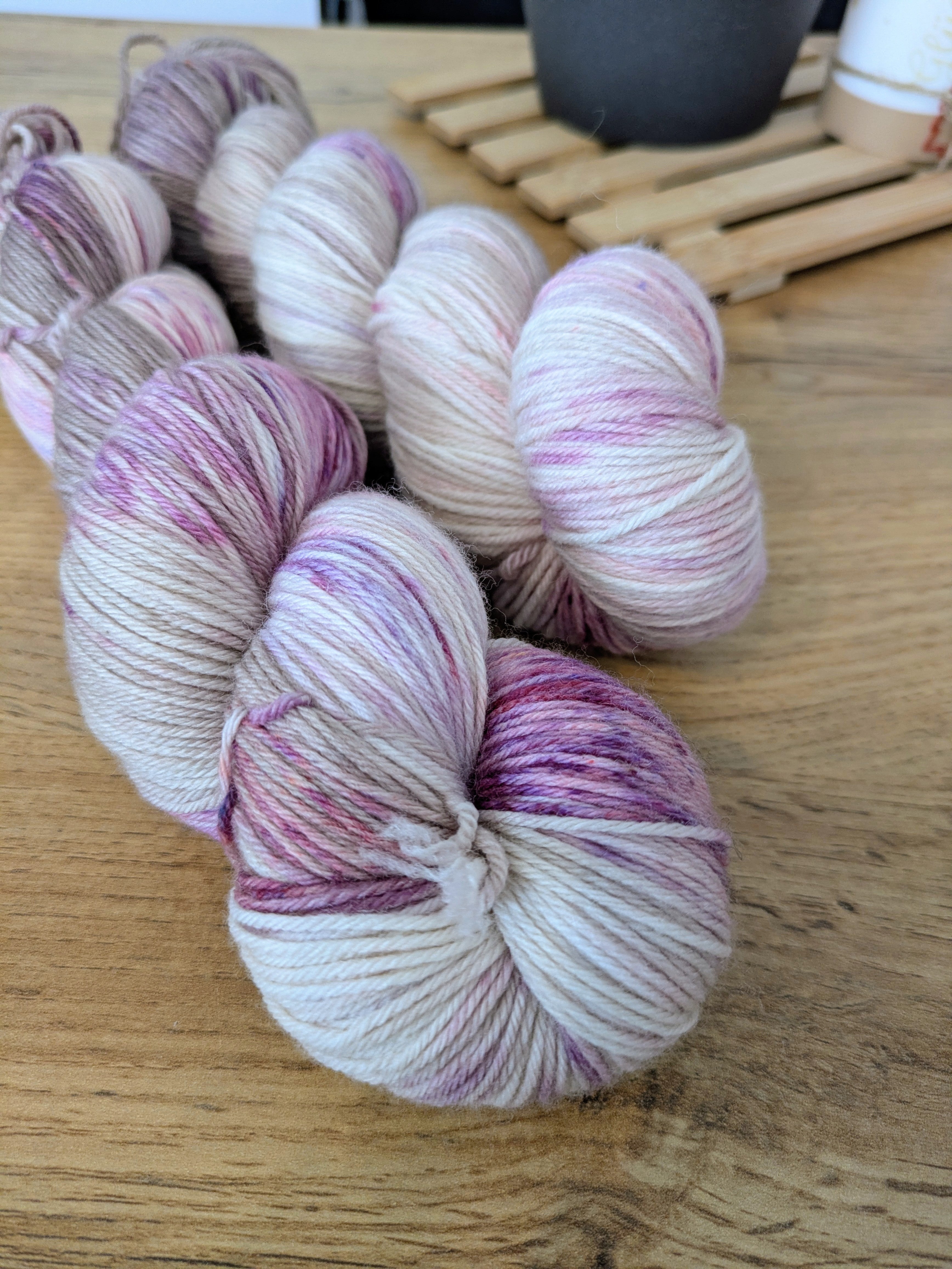 Soft Sock - "Zwischen den Zeilen" handgefärbte Sockenwolle