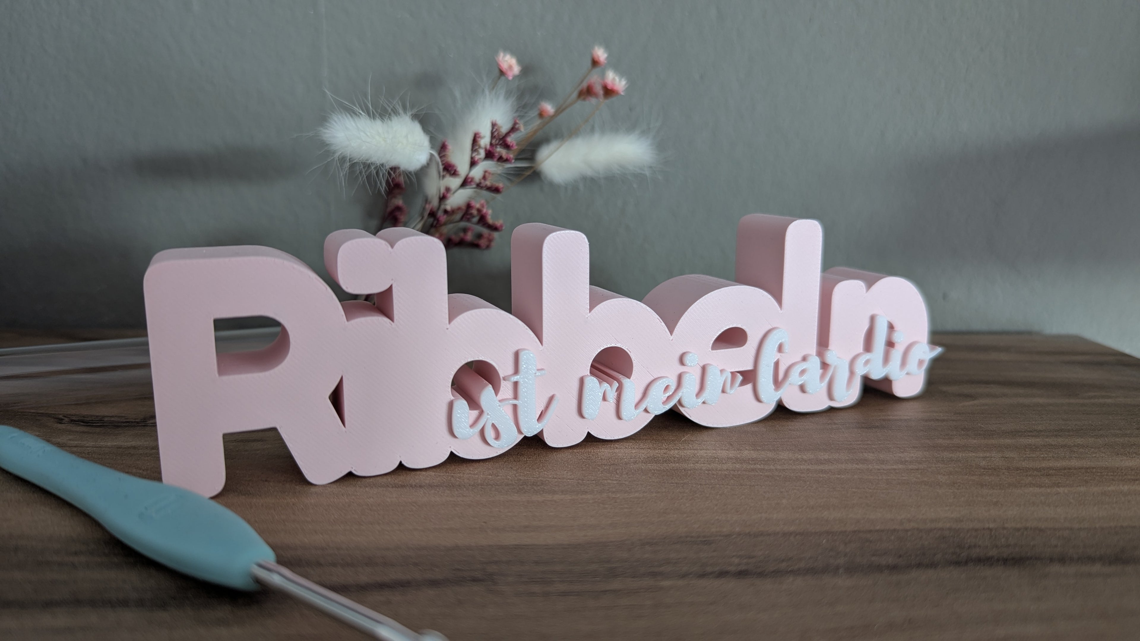 Schriftzug „Ribbeln ist mein Cardio“ | Deko für Strickfans
