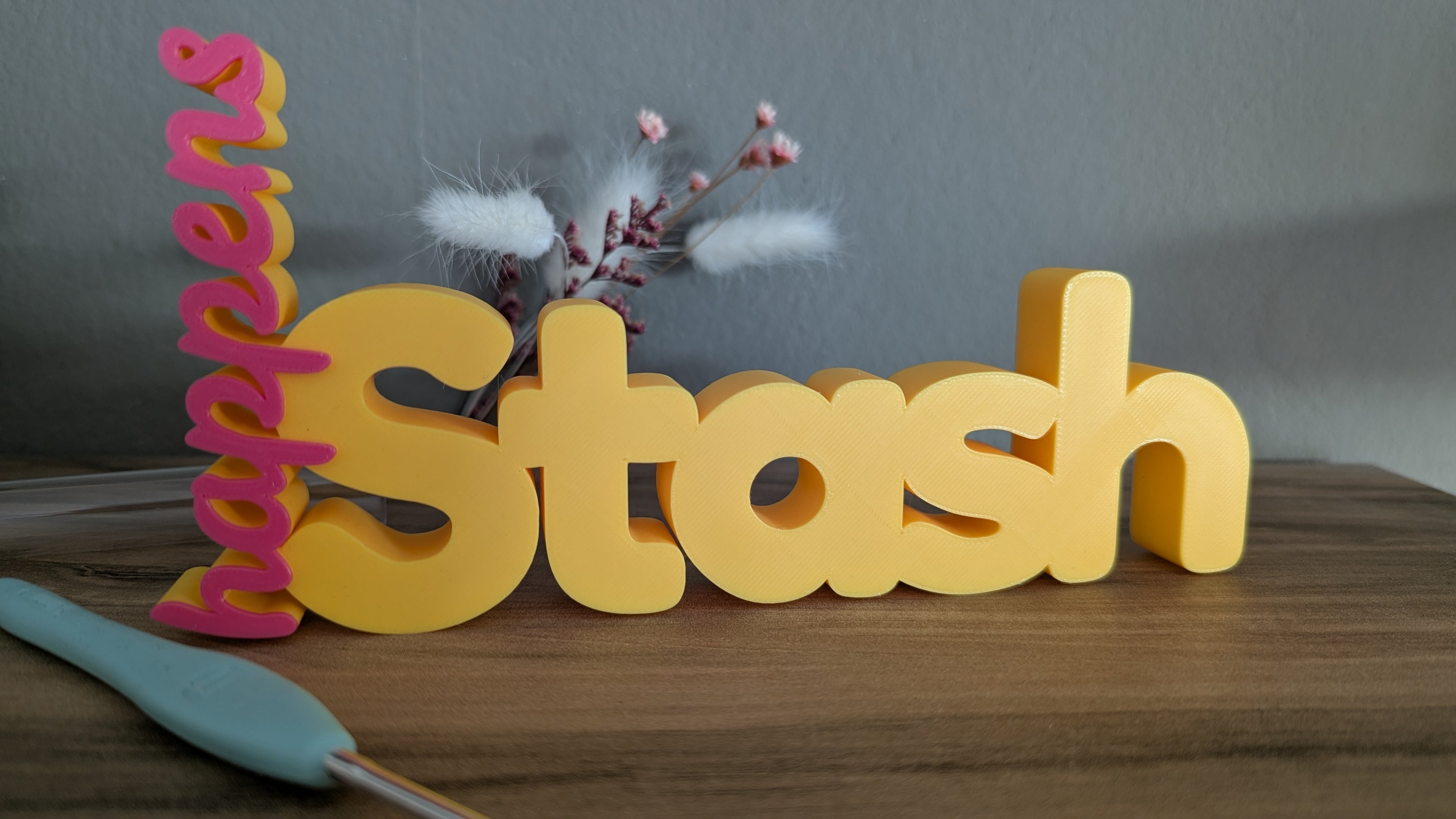Schriftzug „Stash happens“ | Deko für Strickfans